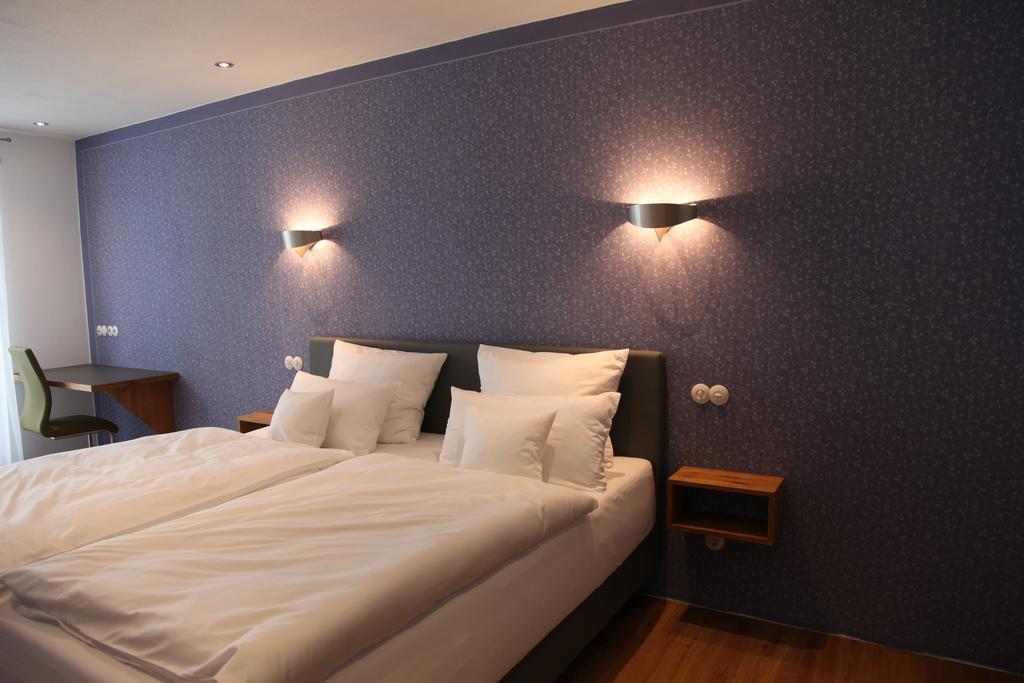 Luisenhof Hotell Geisfeld  Rum bild