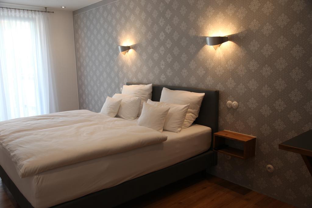 Luisenhof Hotell Geisfeld  Rum bild